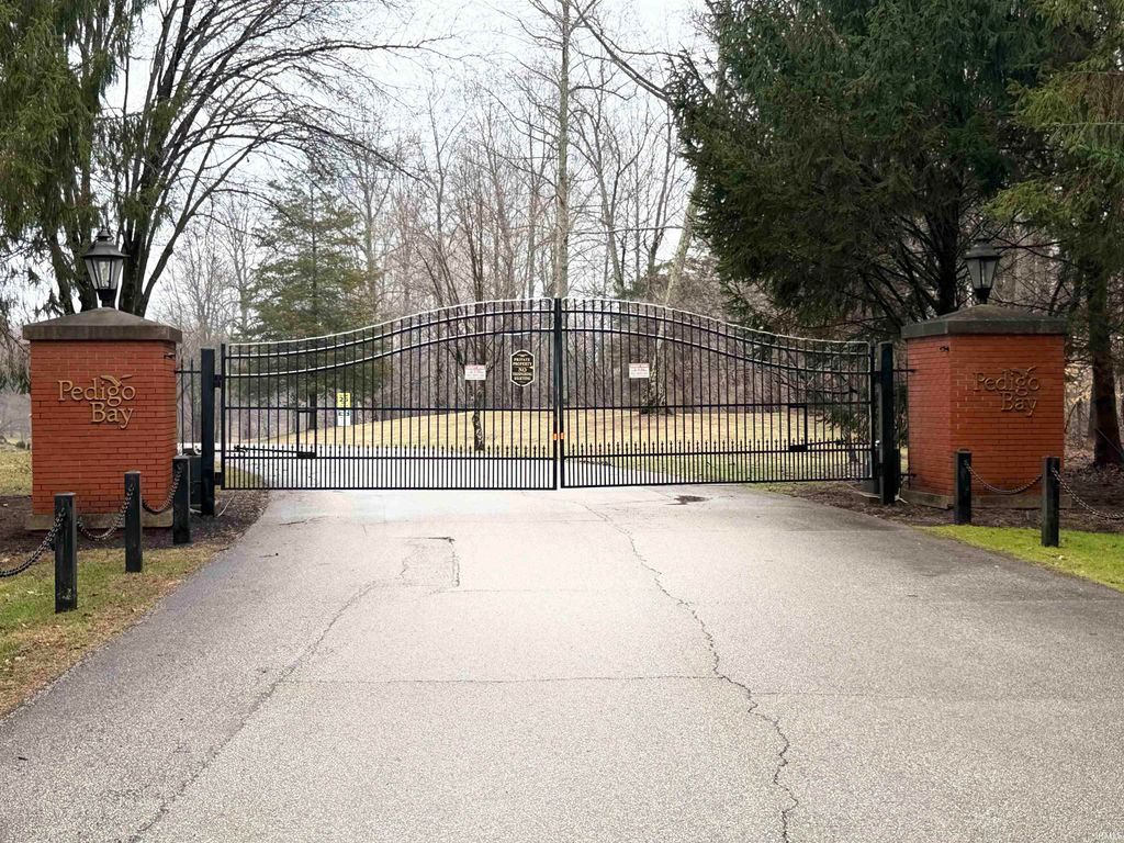 Photo of 2687 E Sailor Lane, Bloomington, IN 47408 (MLS # 202607292)