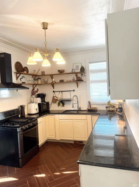 Tiny photo for 915 W Walnut Street, Kokomo, IN 46901 (MLS # 202602144)