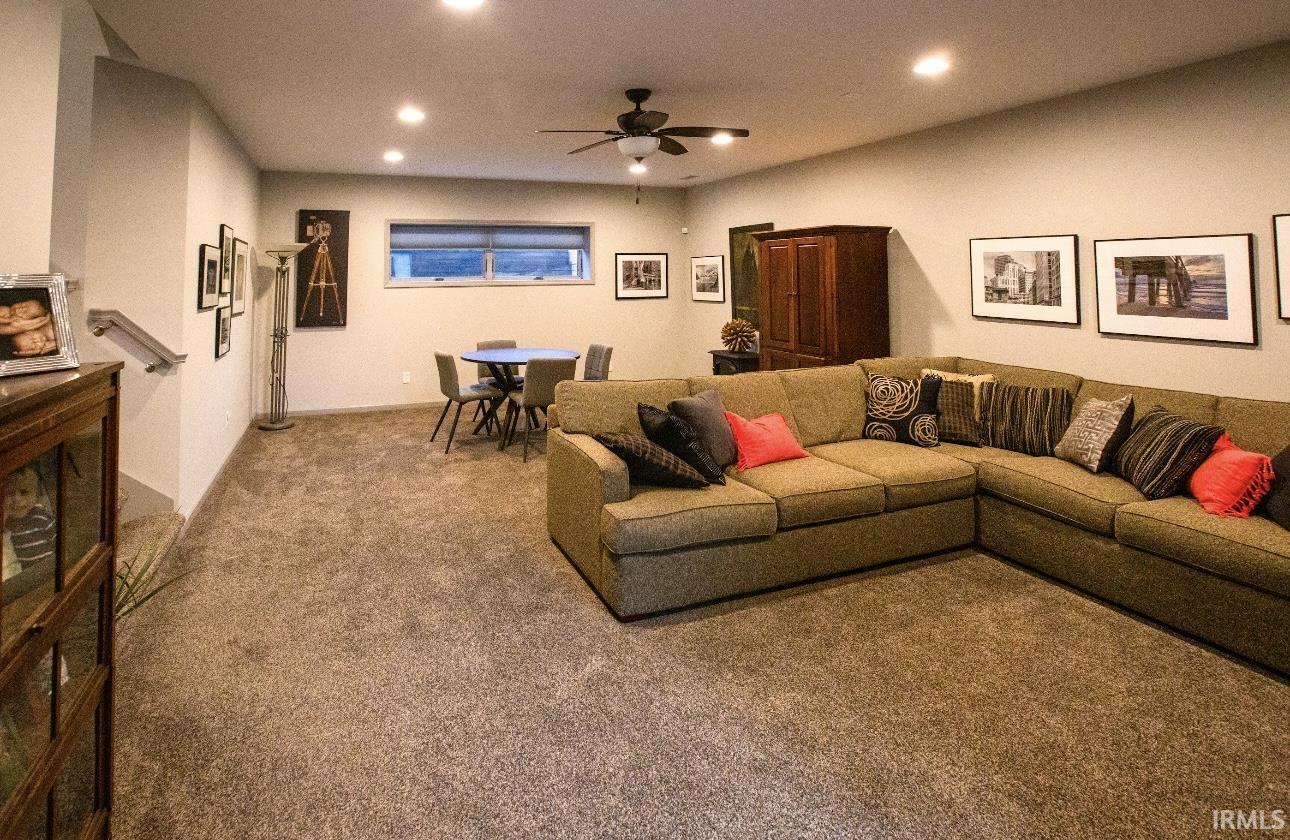 Elkhart, Indiana 46514, United States, 3 Bedrooms Bedrooms, ,2 BathroomsBathrooms,Residential,Pending,77707