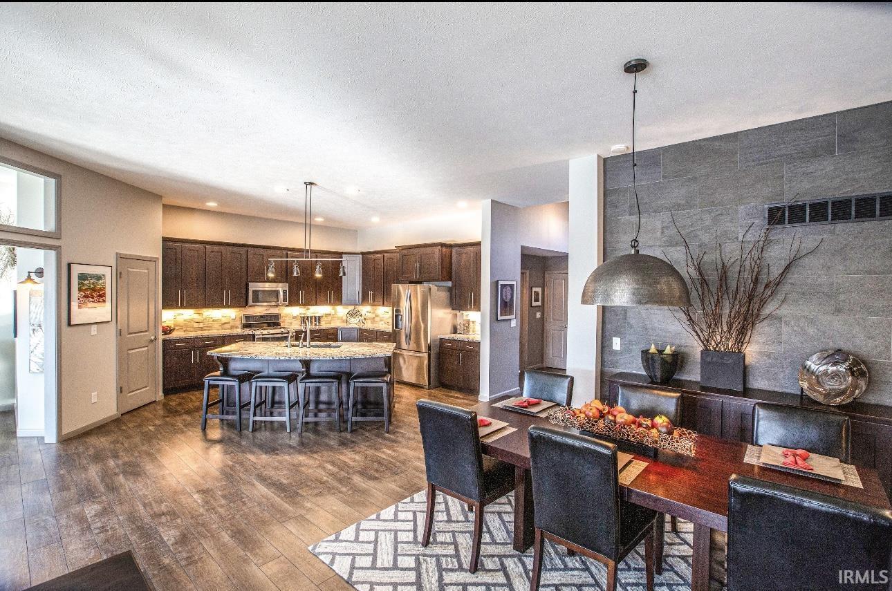 Elkhart, Indiana 46514, United States, 3 Bedrooms Bedrooms, ,2 BathroomsBathrooms,Residential,Pending,77707