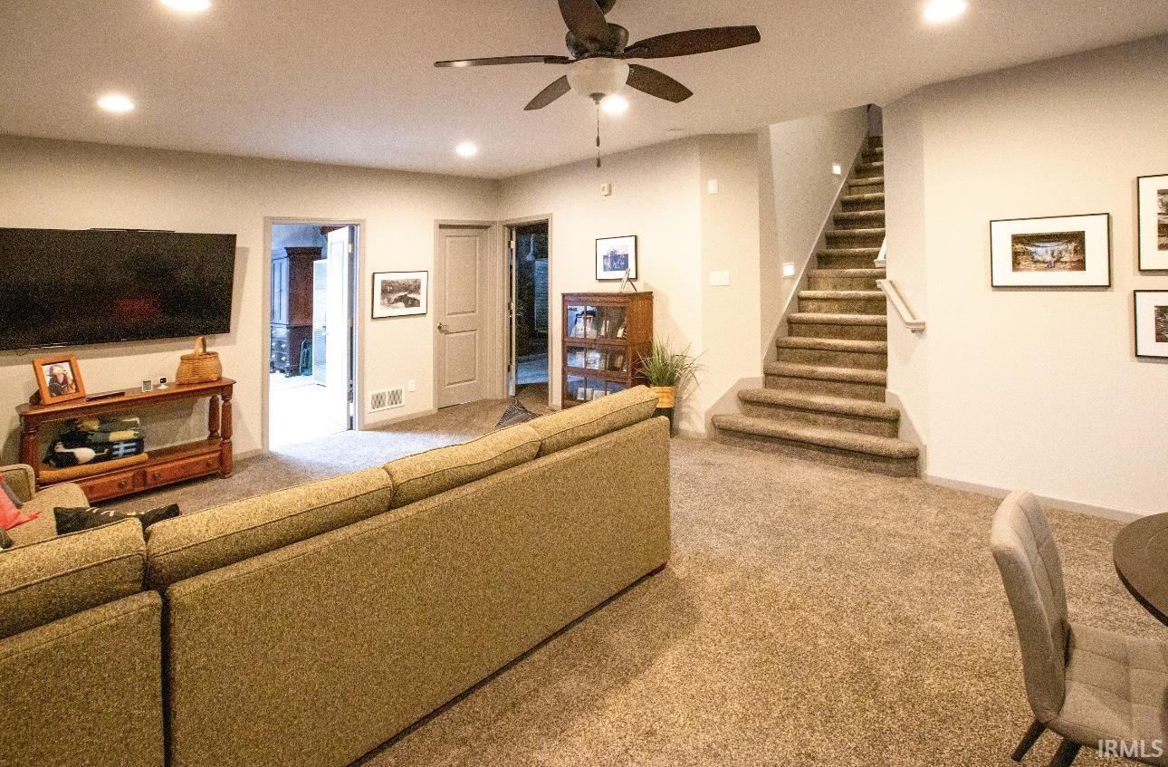 Elkhart, Indiana 46514, United States, 3 Bedrooms Bedrooms, ,2 BathroomsBathrooms,Residential,Pending,77707