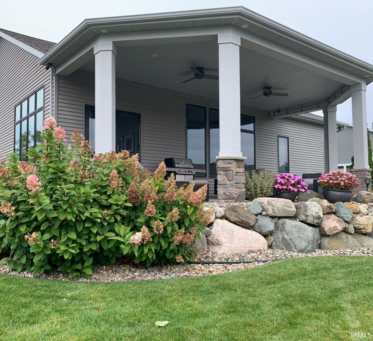 Elkhart, Indiana 46514, United States, 3 Bedrooms Bedrooms, ,2 BathroomsBathrooms,Residential,Pending,77707