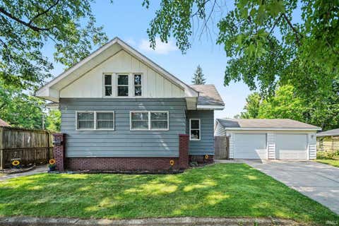 Photo of 920 W Broadway Street, Mishawaka, IN 46545 (MLS # 202628557)