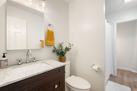 Tiny photo for 1818 Eagle Point Court, South Bend, IN 46628 (MLS # 202622451)