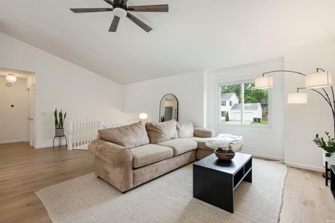 Tiny photo for 1818 Eagle Point Court, South Bend, IN 46628 (MLS # 202622451)