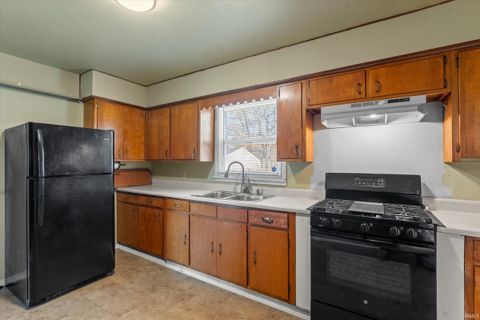 Tiny photo for 1650 N Meade Street, South Bend, IN 46628 (MLS # 202605439)