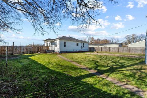 Tiny photo for 1650 N Meade Street, South Bend, IN 46628 (MLS # 202605439)