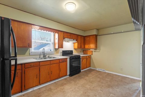 Tiny photo for 1650 N Meade Street, South Bend, IN 46628 (MLS # 202605439)