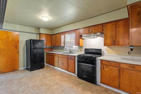 Tiny photo for 1650 N Meade Street, South Bend, IN 46628 (MLS # 202605439)