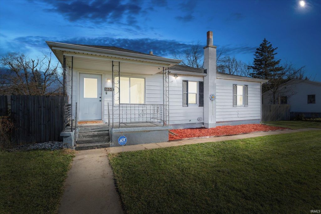 Photo of 1650 N Meade Street, South Bend, IN 46628 (MLS # 202605439)