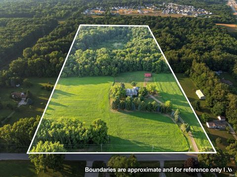 Tiny photo for 20929 W Roosevelt Road, South Bend, IN 46614 (MLS # 202541324)