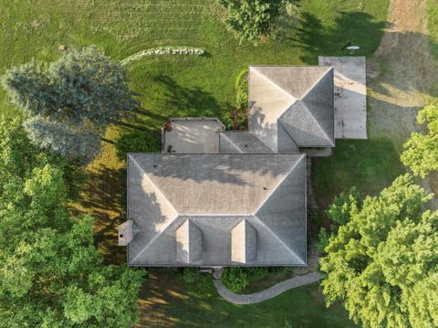 Tiny photo for 20929 W Roosevelt Road, South Bend, IN 46614 (MLS # 202541324)