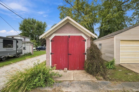 Tiny photo for 309 E Walnut Street, Chalmers, IN 47929 (MLS # 202639471)