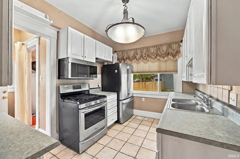 Tiny photo for 309 E Walnut Street, Chalmers, IN 47929 (MLS # 202639471)