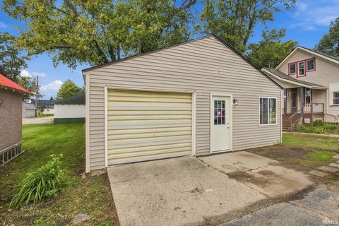 Tiny photo for 309 E Walnut Street, Chalmers, IN 47929 (MLS # 202639471)