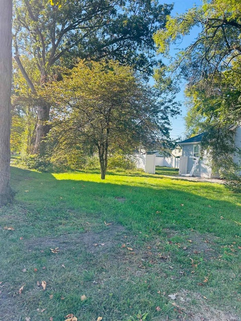 Tiny photo for 817 Cleveland Avenue, South Bend, IN 46628 (MLS # 202643622)