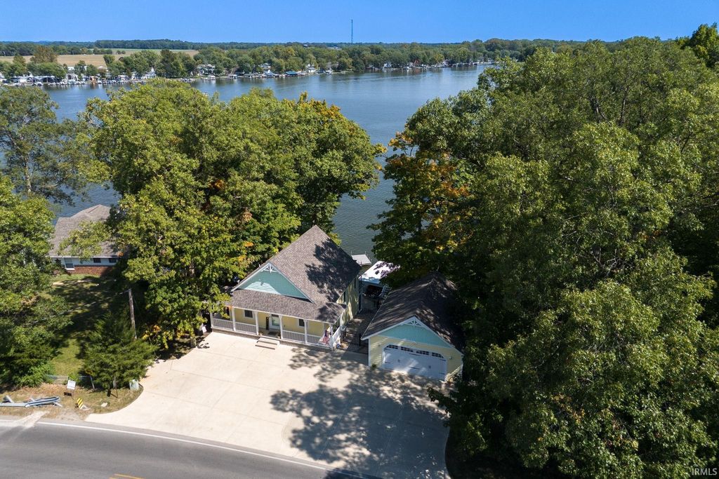 Photo of 3743 N West Shafer Drive, Monticello, IN 47960 (MLS # 202536849)