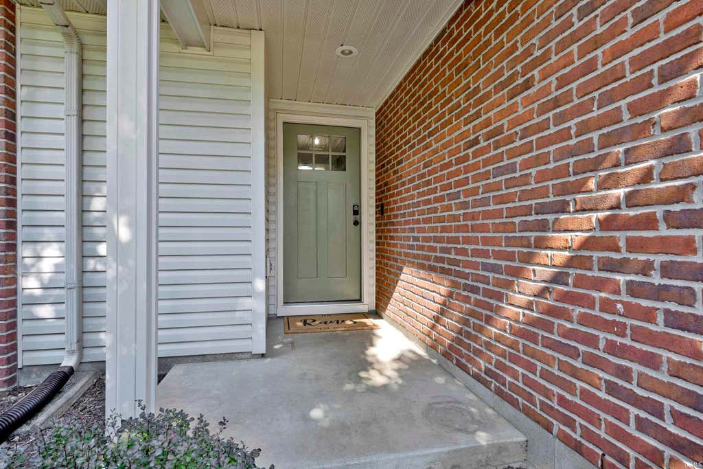 Photo of 636 Sunflower Circle, Evansville, IN 47712 (MLS # 202631649)