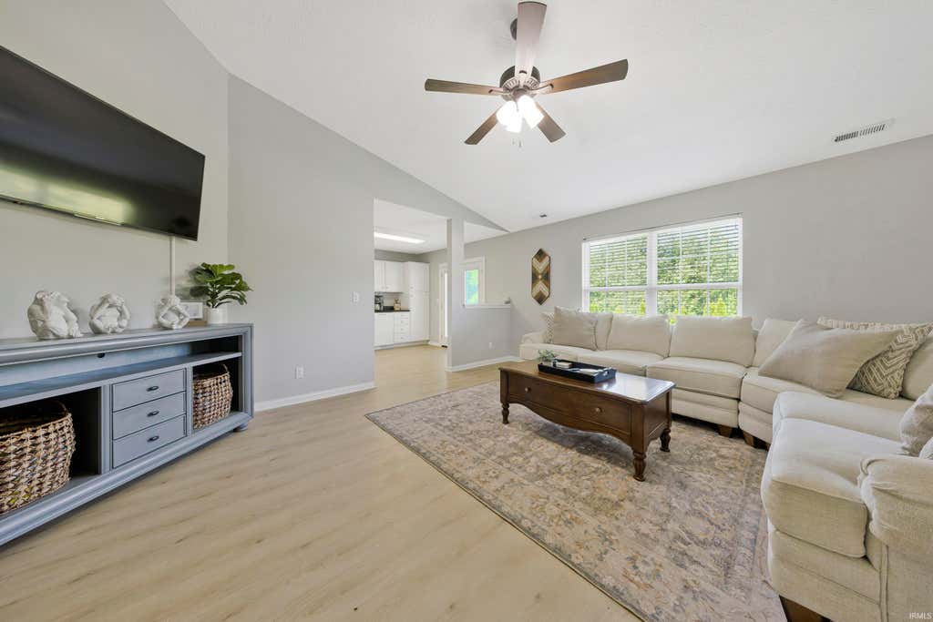 Photo of 636 Sunflower Circle, Evansville, IN 47712 (MLS # 202631649)