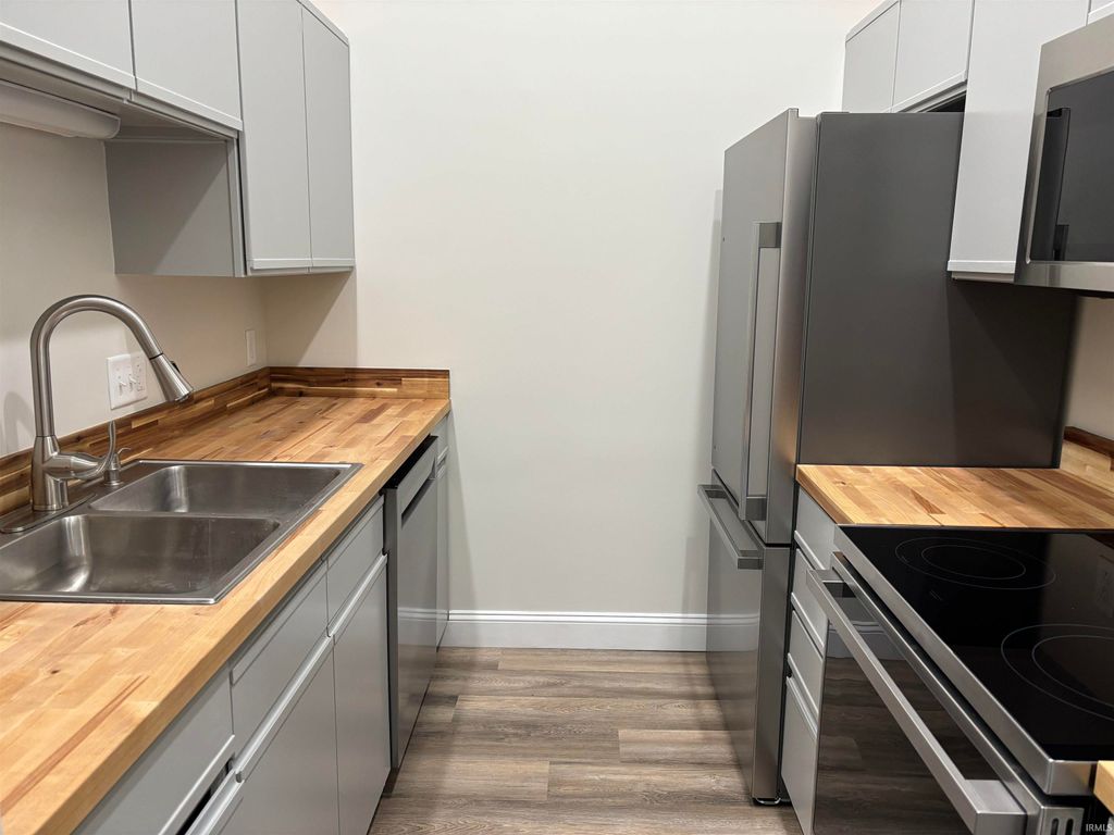 Photo of 1925 E Waters Edge Drive, Bloomington, IN 47401 (MLS # 202541614)