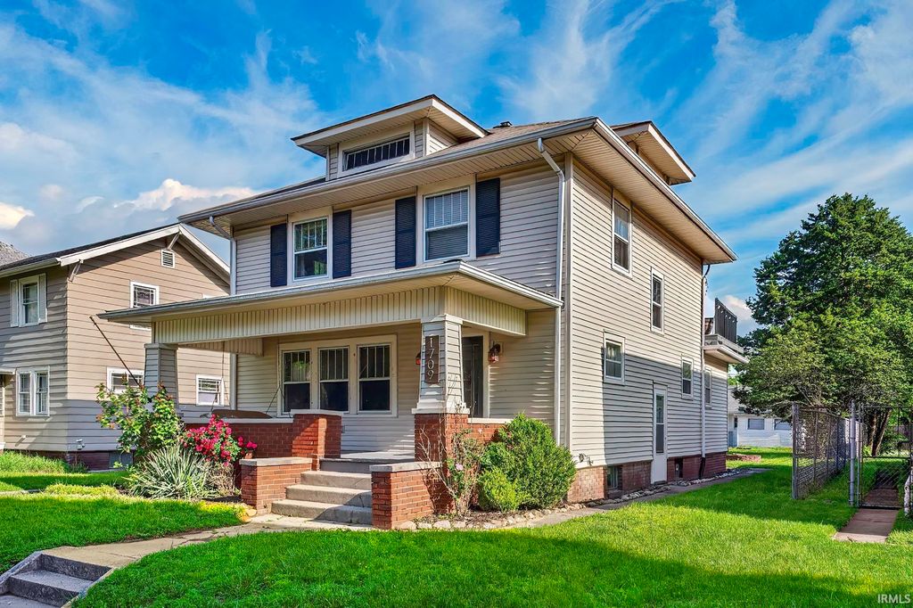 Photo of 1709 Columbia Avenue, Fort Wayne, IN 46805 (MLS # 202619345)