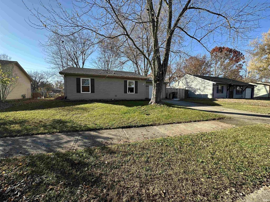 Photo of 2810 Heatherlea Drive, Indianapolis, IN 46229 (MLS # 202605471)