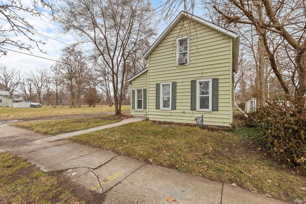 Photo of 412 W Washington Street, Elkhart, IN 46516 (MLS # 202605386)
