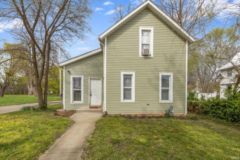 Photo of 412 W Washington Street, Elkhart, IN 46516 (MLS # 202605386)