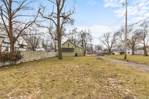 Tiny photo for 412 W Washington Street, Elkhart, IN 46516 (MLS # 202605386)