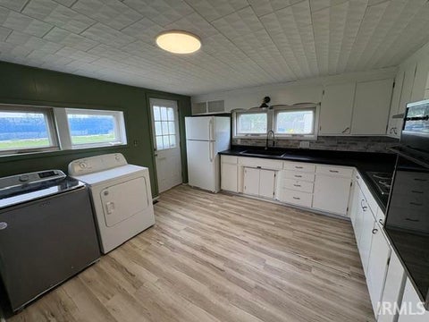Tiny photo for 542 W Commercial Street, Hartford City, IN 47348 (MLS # 202626000)