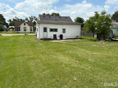 Tiny photo for 542 W Commercial Street, Hartford City, IN 47348 (MLS # 202626000)