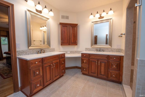Tiny photo for 811 Deerwood Ridge, Lafayette, IN 47905 (MLS # 202642662)
