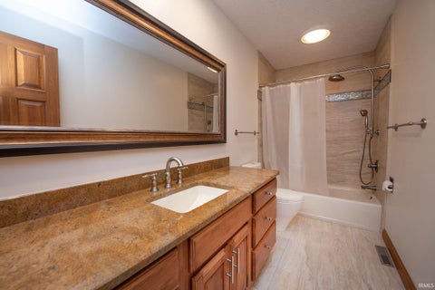 Tiny photo for 811 Deerwood Ridge, Lafayette, IN 47905 (MLS # 202642662)