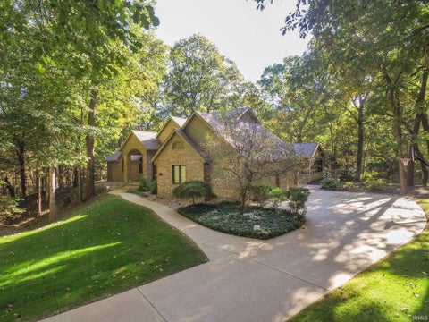 Photo of 811 Deerwood Ridge, Lafayette, IN 47905 (MLS # 202642662)