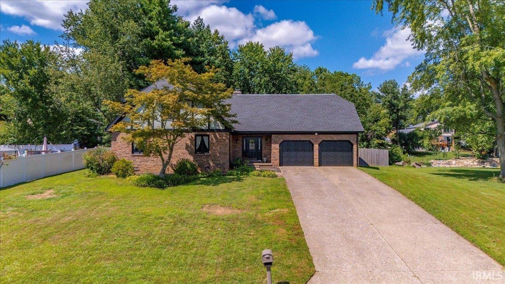 Photo of 5588 Sherwood Court, Newburgh, IN 47630 (MLS # 202633821)