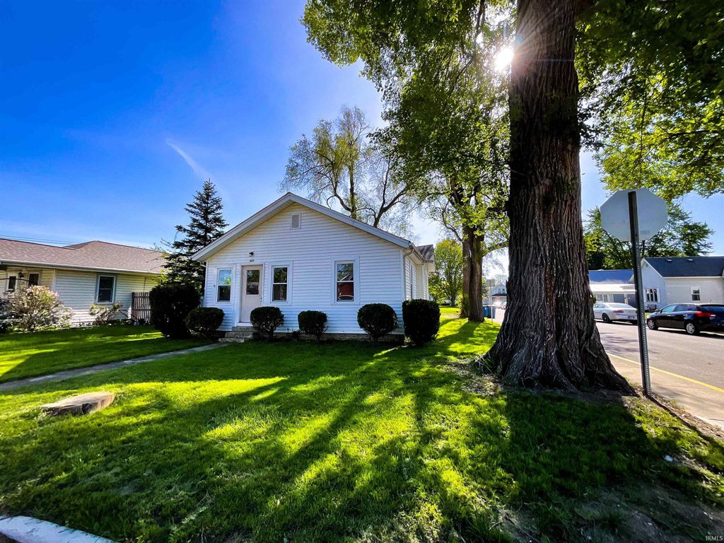 Photo of 627 S Morgan Street, Bluffton, IN 46714 (MLS # 202616453)