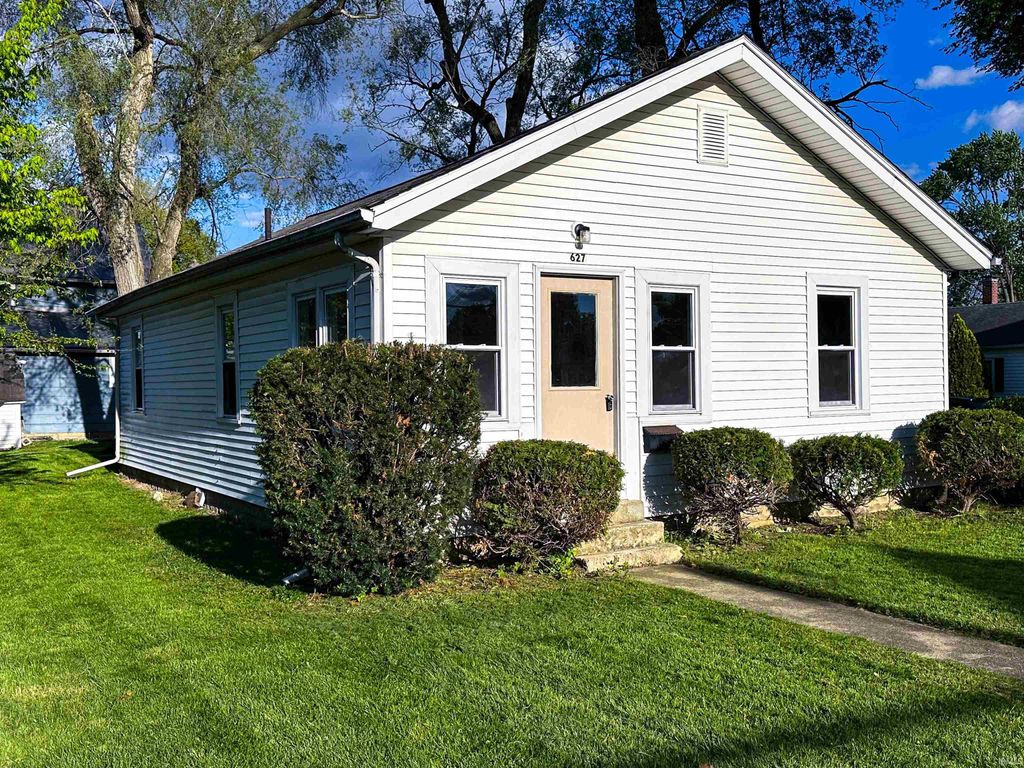Photo of 627 S Morgan Street, Bluffton, IN 46714 (MLS # 202616453)