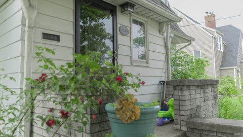 Tiny photo for 1336 E South Street, South Bend, IN 46615 (MLS # 202623142)