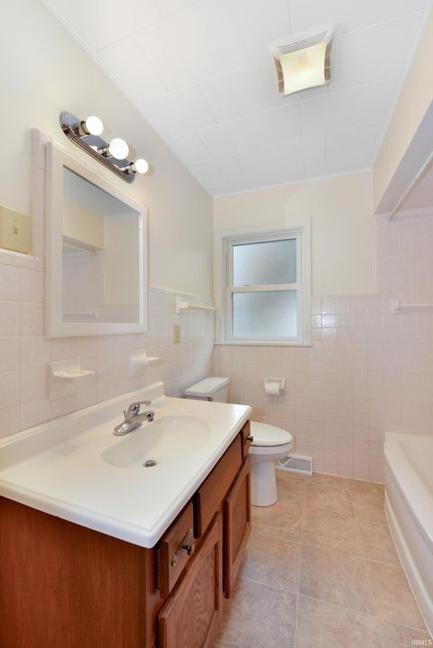 Tiny photo for 2121 N 24th Street, Lafayette, IN 47904 (MLS # 202543910)