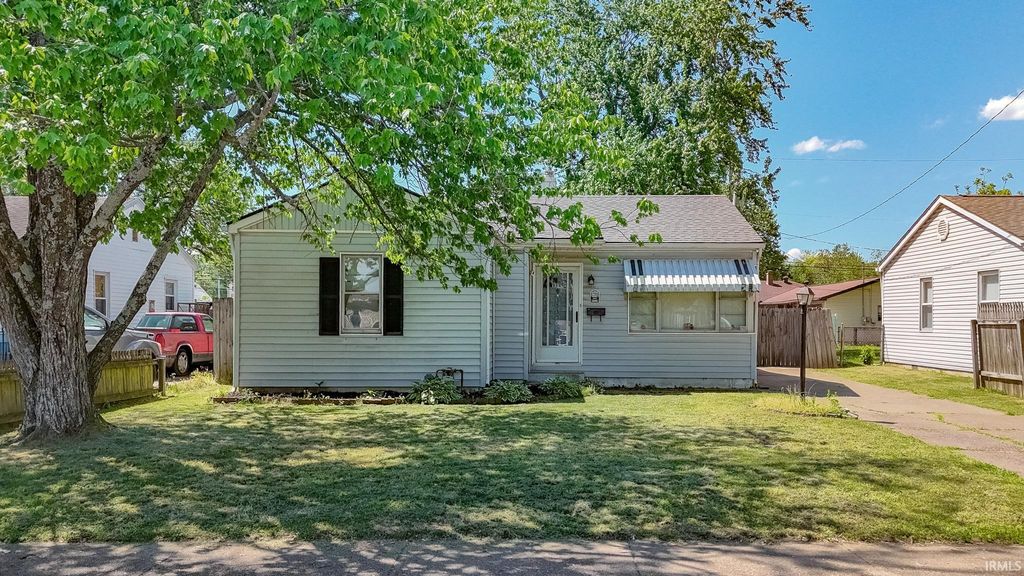 Photo of 1535 Macarthur Drive, Evansville, IN 47714 (MLS # 202613677)