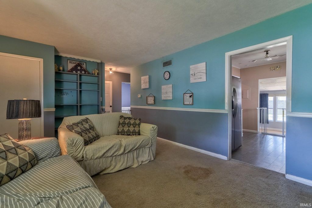 Photo of 1535 Macarthur Drive, Evansville, IN 47714 (MLS # 202613677)