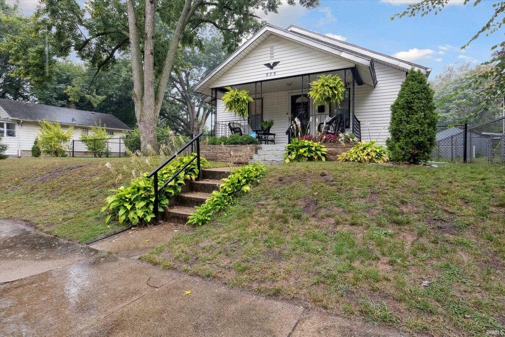 Photo of 525 S 28Th Street, South Bend, IN 46615 (MLS # 202601915)