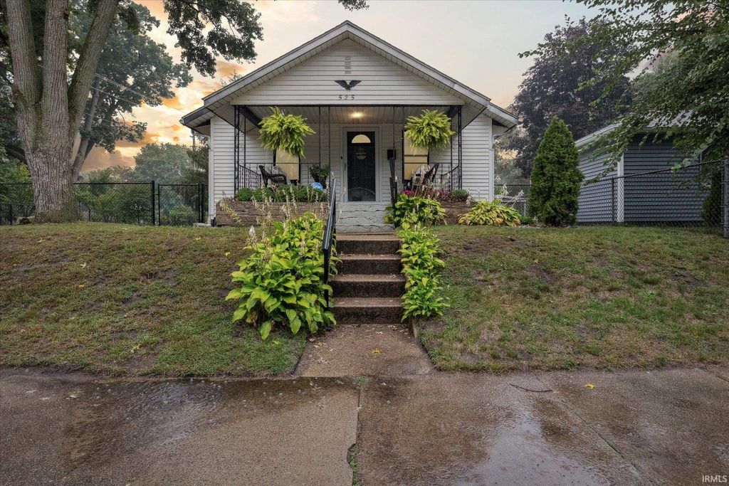 Photo of 525 S 28Th Street, South Bend, IN 46615 (MLS # 202601915)