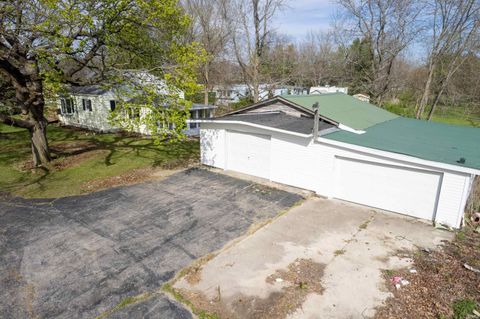 Tiny photo for 3760 E 300 N Road, Marion, IN 46952 (MLS # 202612493)