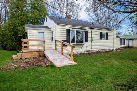 Tiny photo for 3760 E 300 N Road, Marion, IN 46952 (MLS # 202612493)