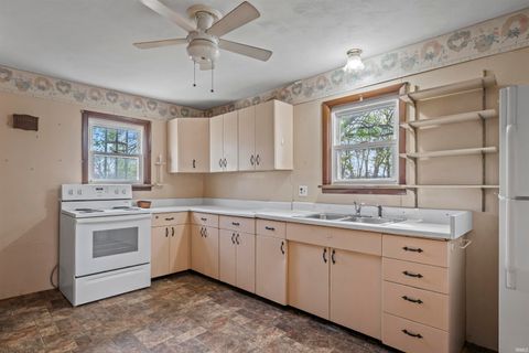 Tiny photo for 3760 E 300 N Road, Marion, IN 46952 (MLS # 202612493)