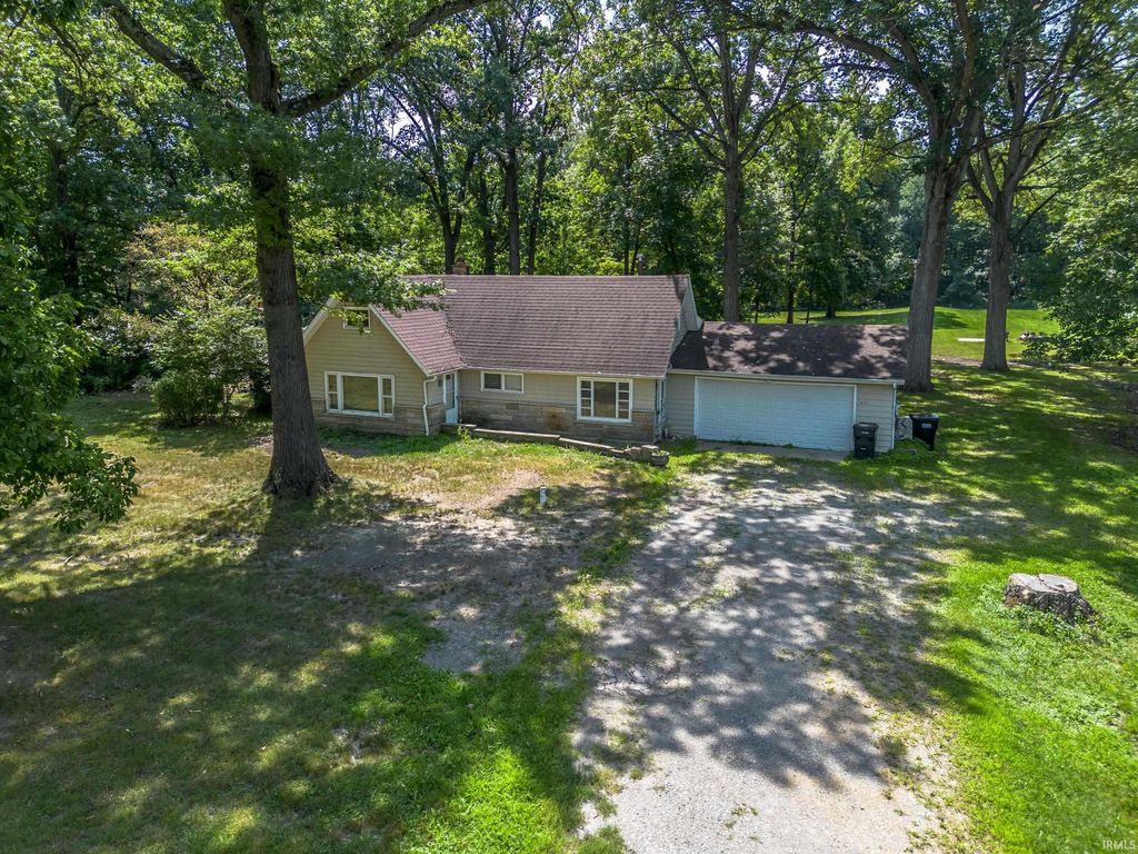 Photo of 2605 W Dupont Road, Fort Wayne, IN 46818 (MLS # 202549119)