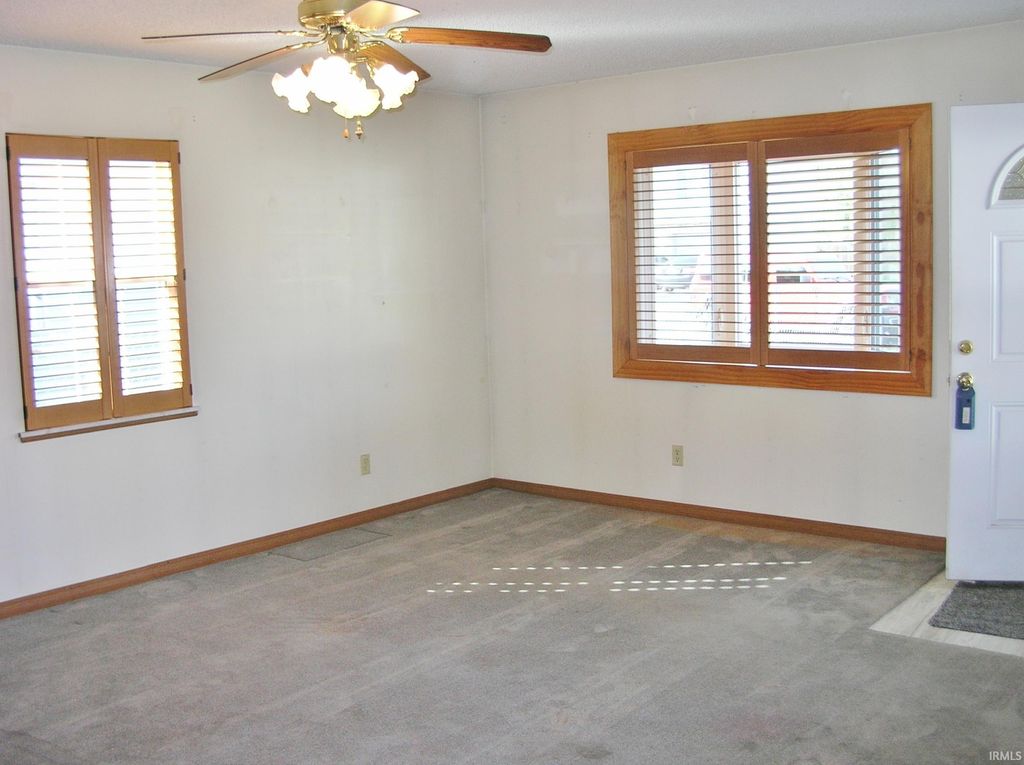 Photo of 1045 Hensz Avenue, Evansville, IN 47711 (MLS # 202607912)