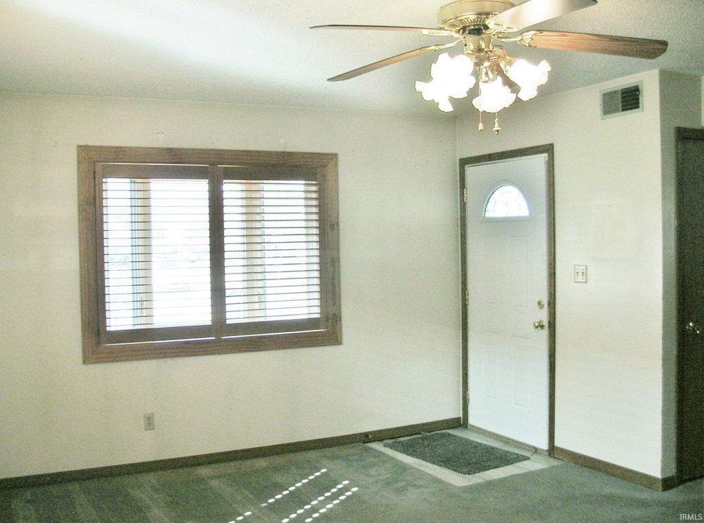 Photo of 1045 Hensz Avenue, Evansville, IN 47711 (MLS # 202607912)