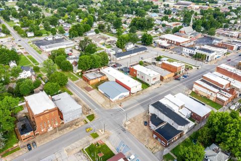Tiny photo for 300 N Market Street, Mount Carmel, IL 62863 (MLS # 202548656)